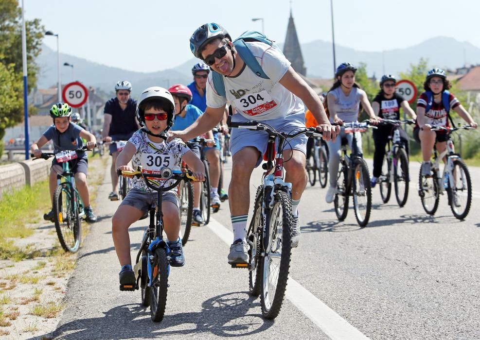 Más de un millar de miñoranos pedalean juntos