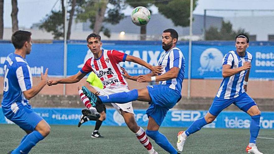 El CF Gandia se adjudica su trofeo