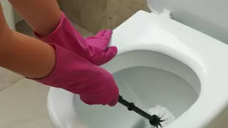 El truco más barato para eliminar las manchas de sarro del váter: eficacia por menos de un euro
