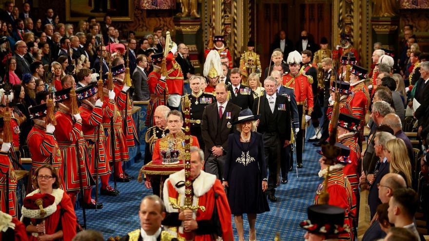 Carles substitueix per primer cop la reina en l’obertura del Parlament