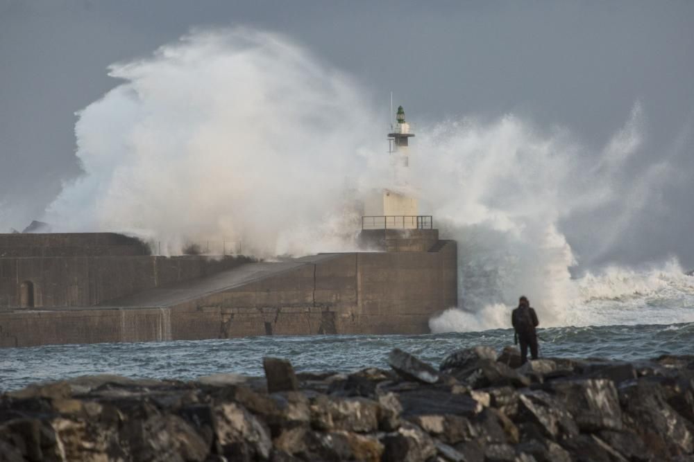 Temporal de viento y oleaje en Asturias