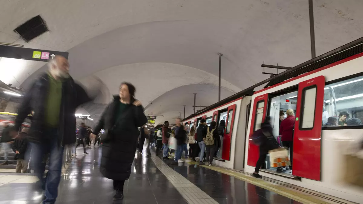 Illa anuncia una inversión de más de 300 millones en trenes para reforzar el metro de Barcelona