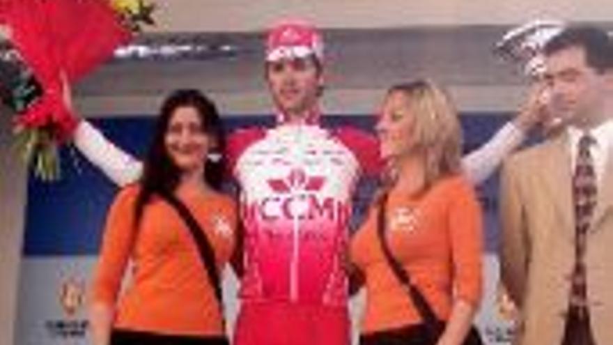 David Gutiérrez gana en Illueca y se viste con el jersey de líder