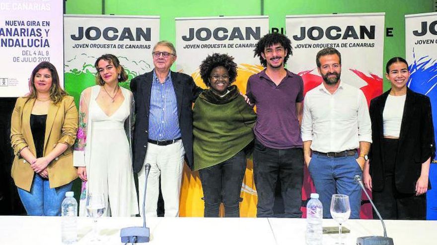 Foto de familia de la presentación de la nueva gira de la Jocan. | |