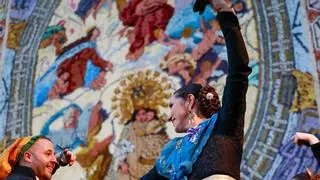 La Virgen recibe el último gran homenaje popular con la ronda de música, voz y danza