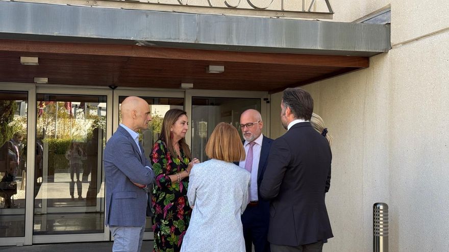 El alcalde de Elche acude a la Fundación Reina Sofía en Madrid para ultimar la visita de la monarca