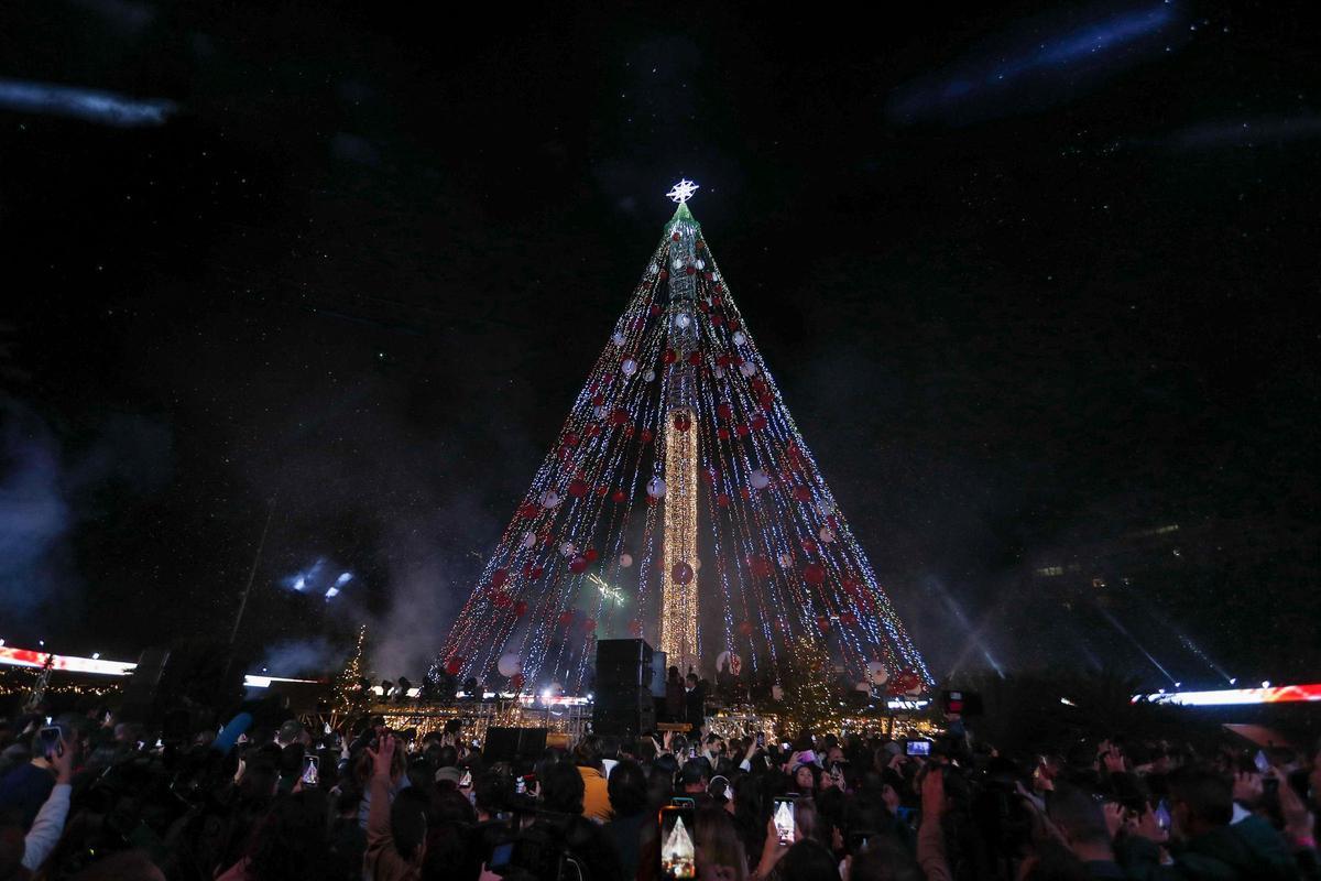 Encendido del Gran Árbol de Navidad de la plaza Circular de Murcia.
