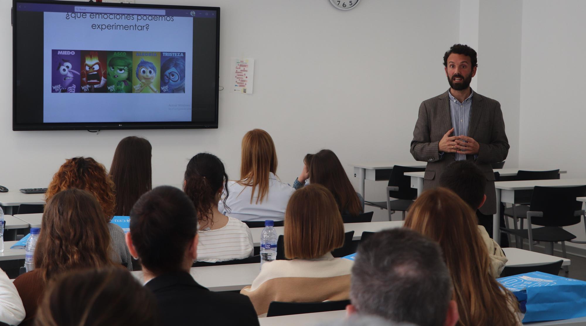 Manuel Pastor, en el taller de Educación