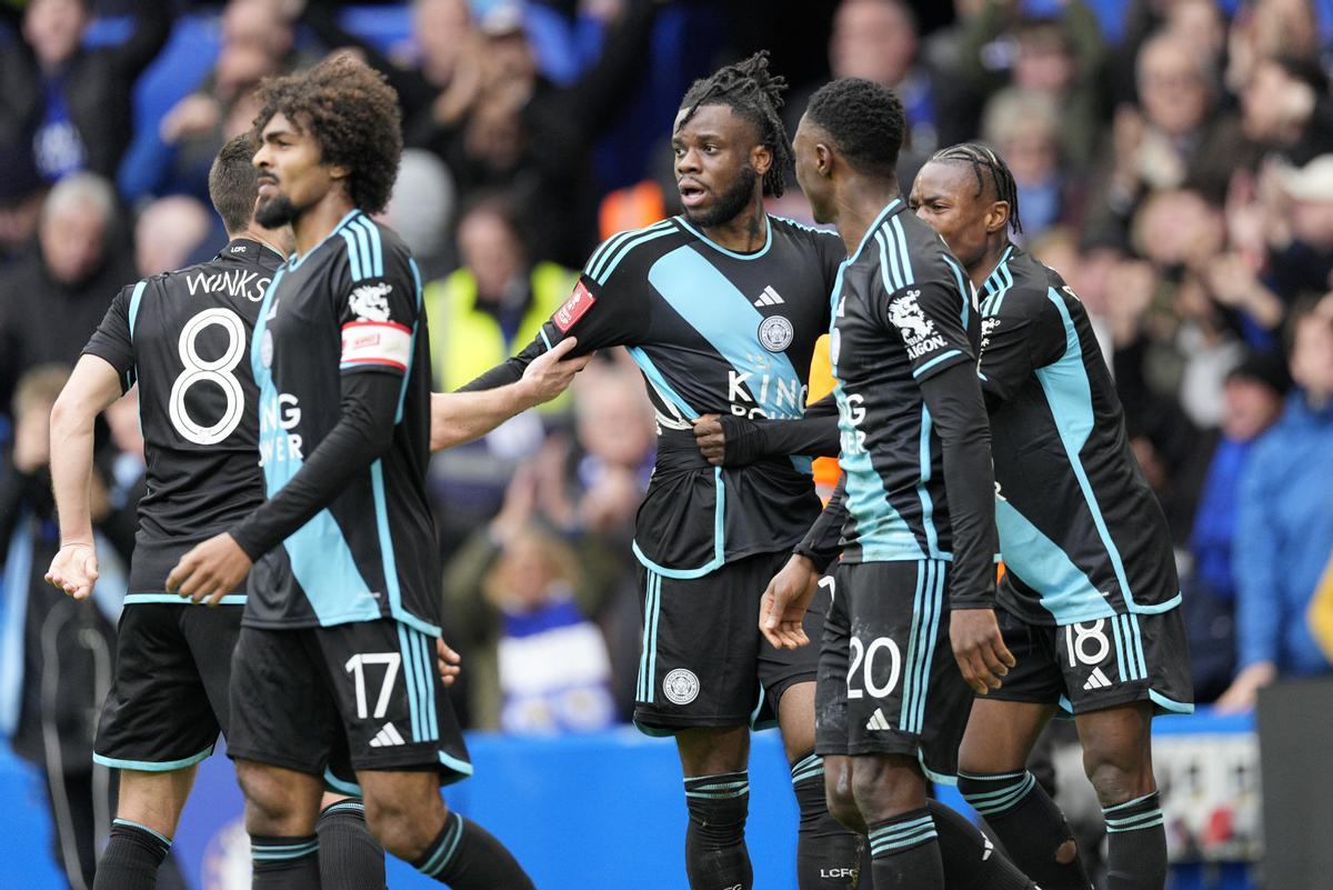 Los jugadores del Leicester, en un partido ante el Chelsea