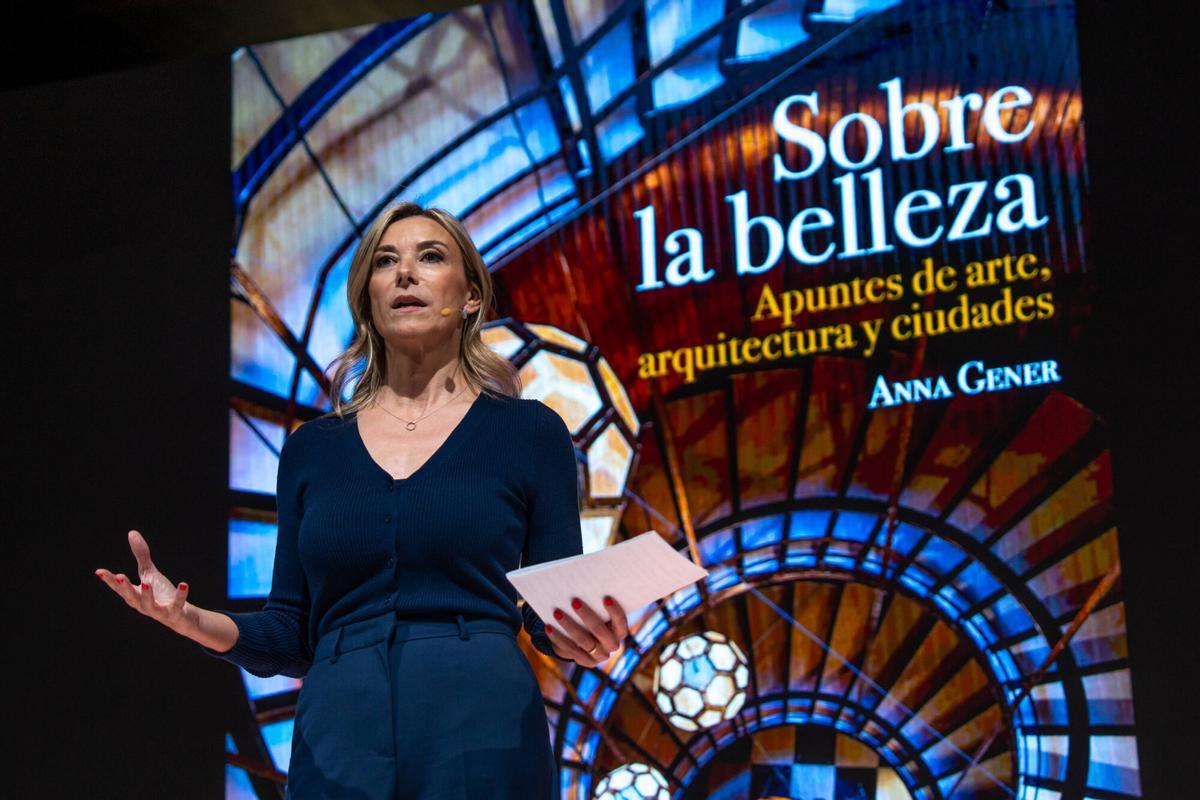 Anna Gener presenta su libro 'Sobre la belleza' en la Torre Glòries