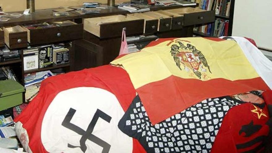 Una bandera franquista incautada a Amanecer Dorado