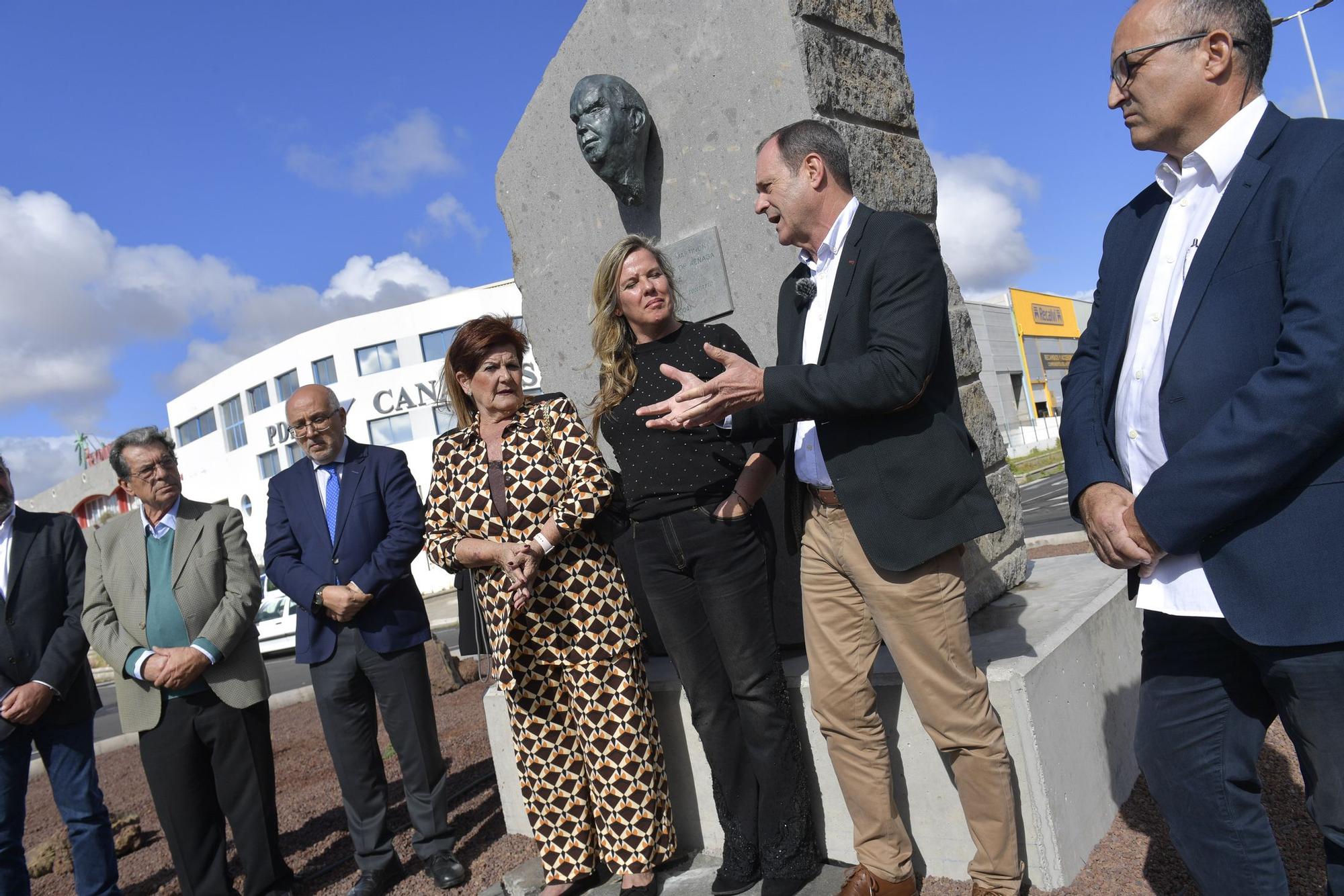 Busto en honor al fallecido empresario Agustín Reina Martinón