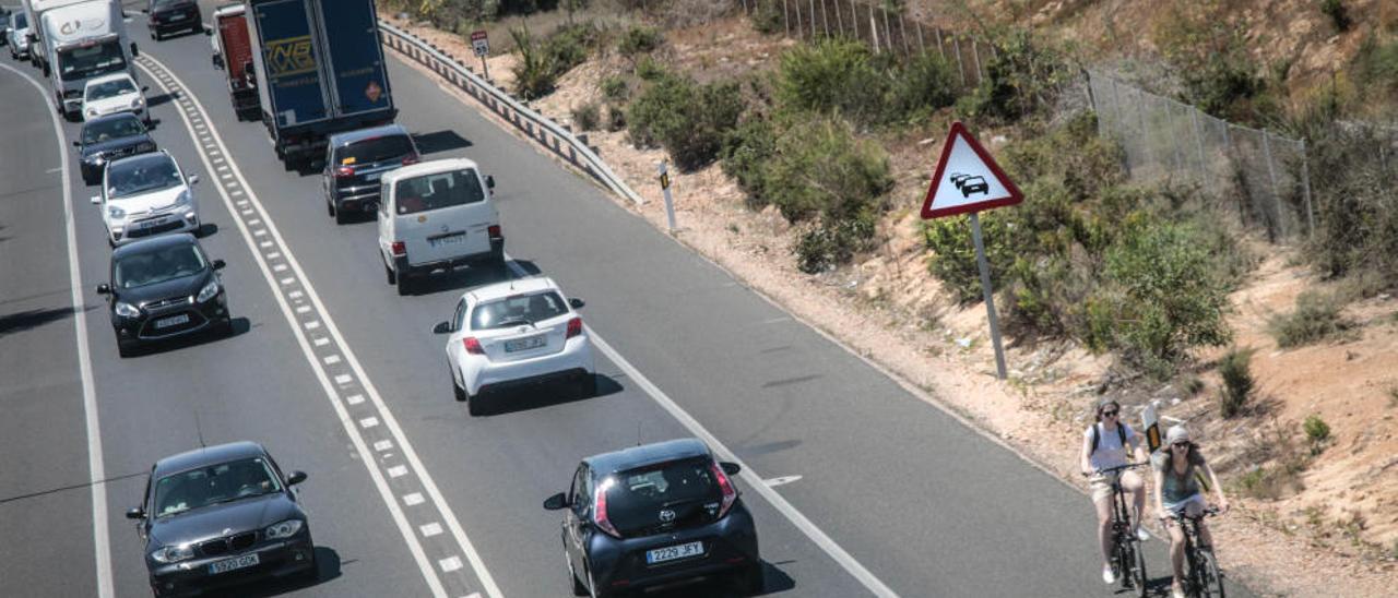 Imagen de la Nacional-332, en la que se han intensificado los problemas de tráfico