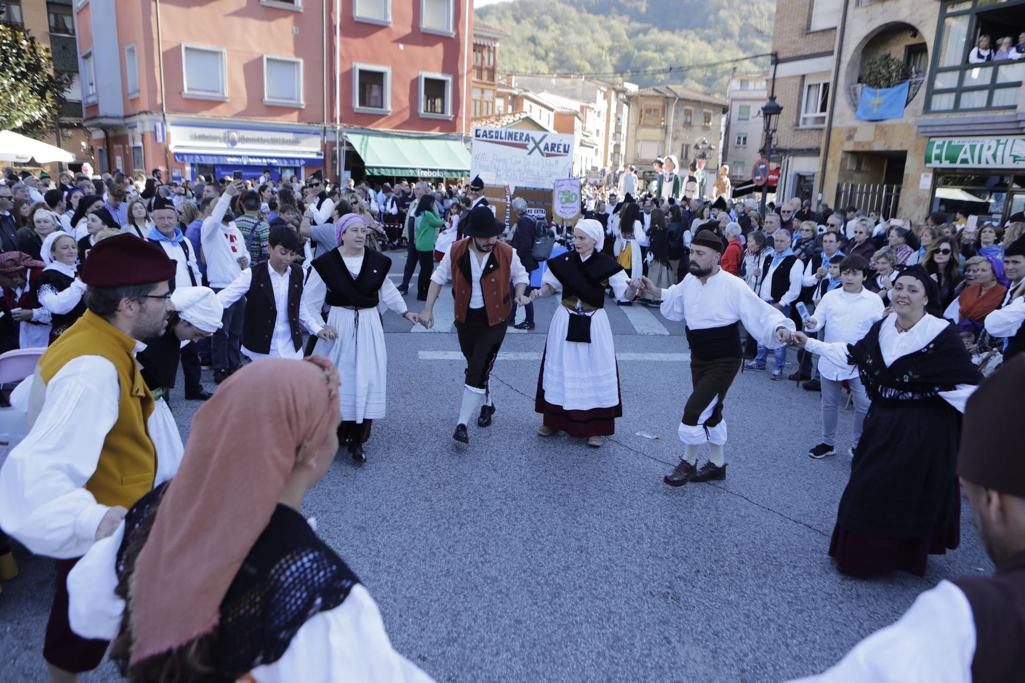 EN IMÁGENES: La localidad allerana de Moreda celebra San Martín, la fiesta de los Humanitarios