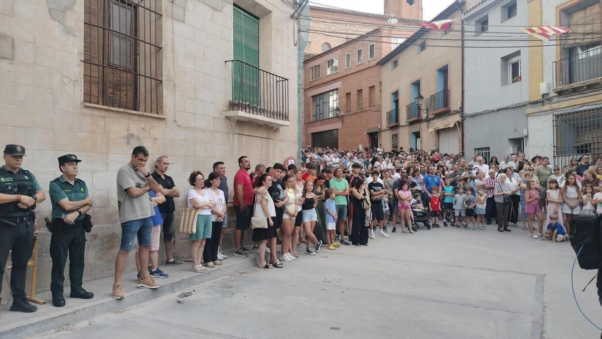 Emotivo minuto de silencio en Calatorao por los fallecidos en el incendio de una nave industrial.