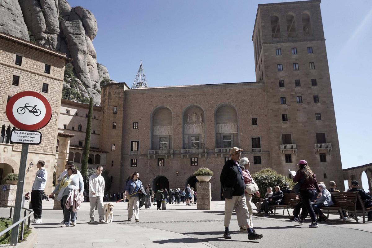 Plaça de Santa Maria de Montserrat