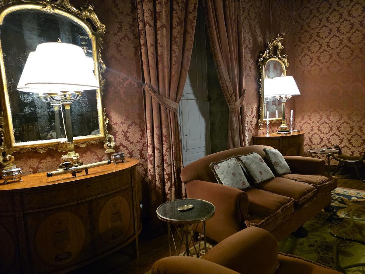 Una de las dependencias de la zona noble.