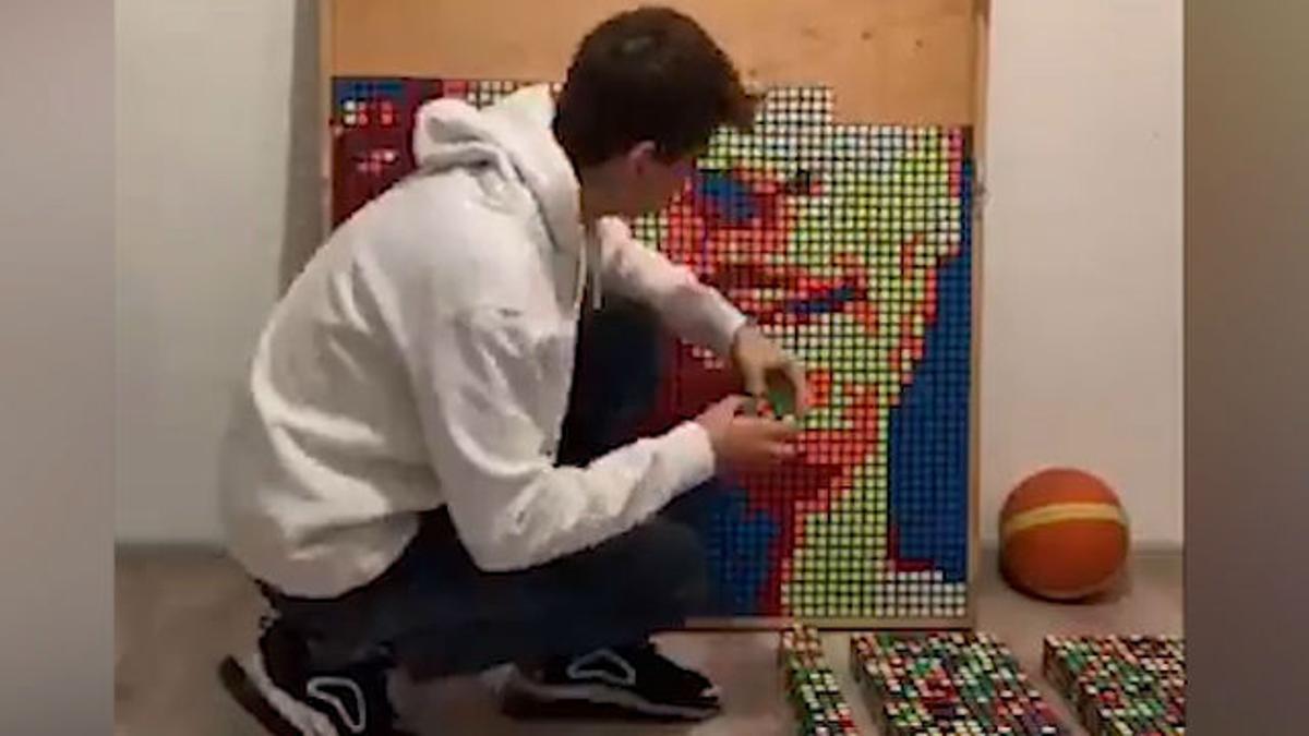 Un fan homenajea a Kobe Bryant dedicándole un cuadro a base de cubos de rubrik