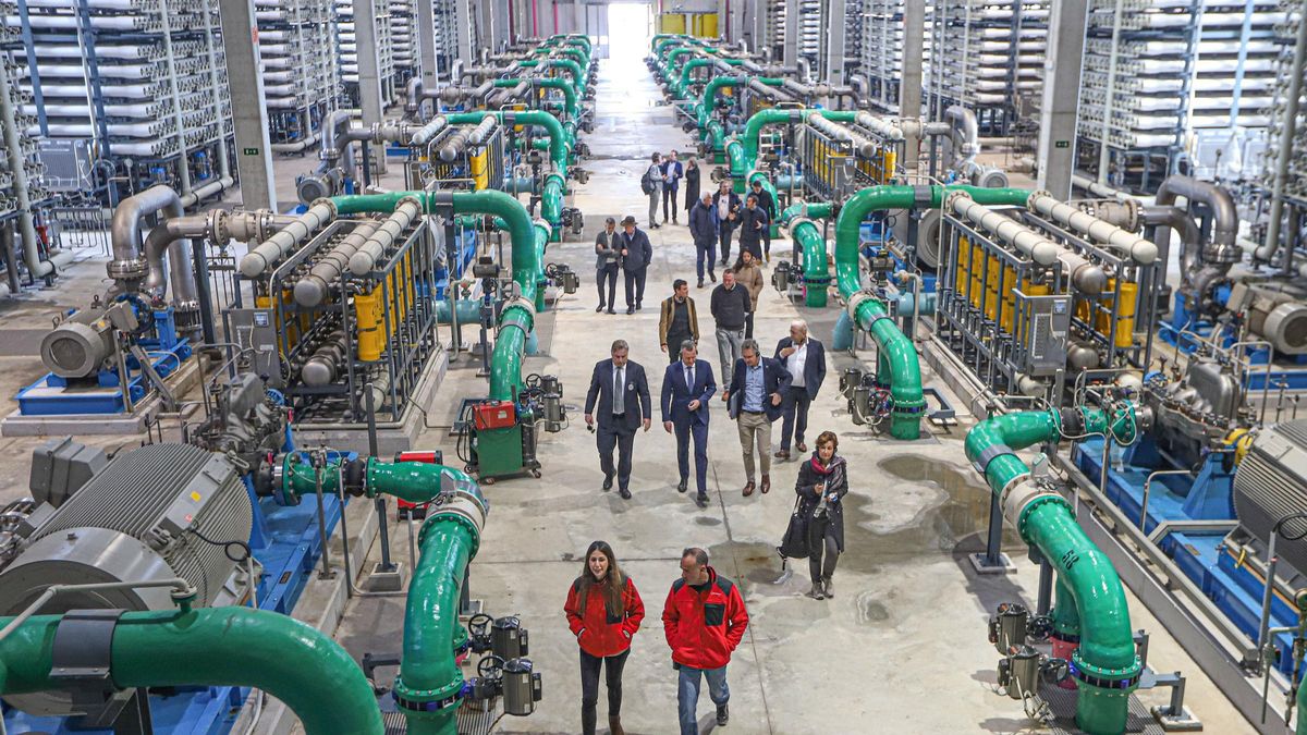 Visita de cargos públicos de los Países Bajos el pasado invierno para conocer las instalaciones de la desaladora de Torrevieja