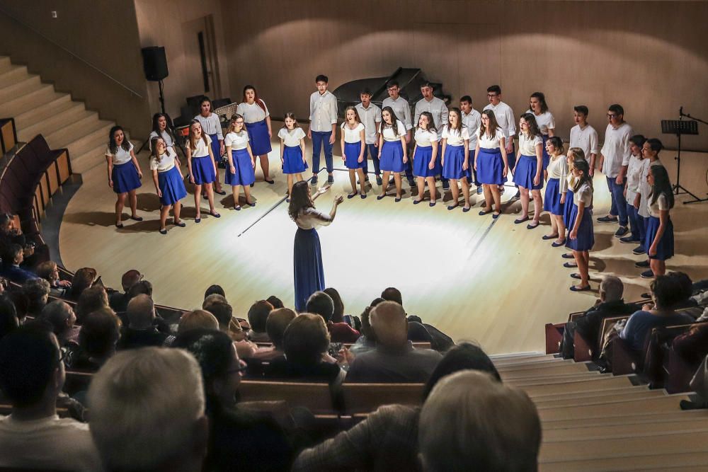El Auditorio de Torrevieja acogió el 25º Certamen Juvenil de Habaneras