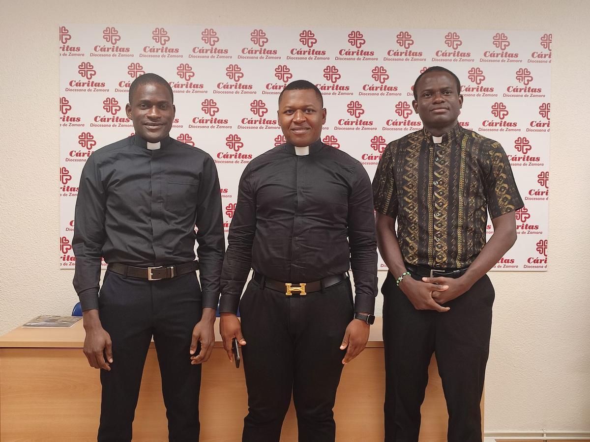 Los presbíteros africanos en depencias de Cáritas Diocesana