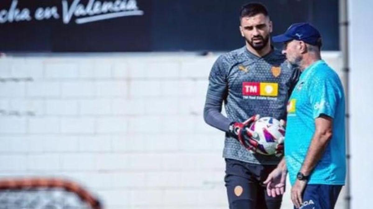 Mamardashvili aprendió de Ochotorena durante sus años en el Valencia CF