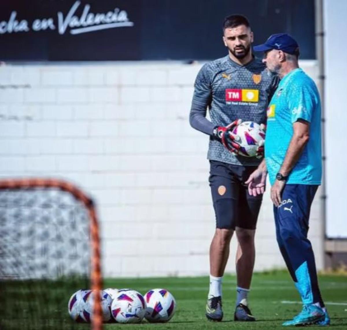 Mamardashvili aprendió de Ochotorena durante sus años en el Valencia CF