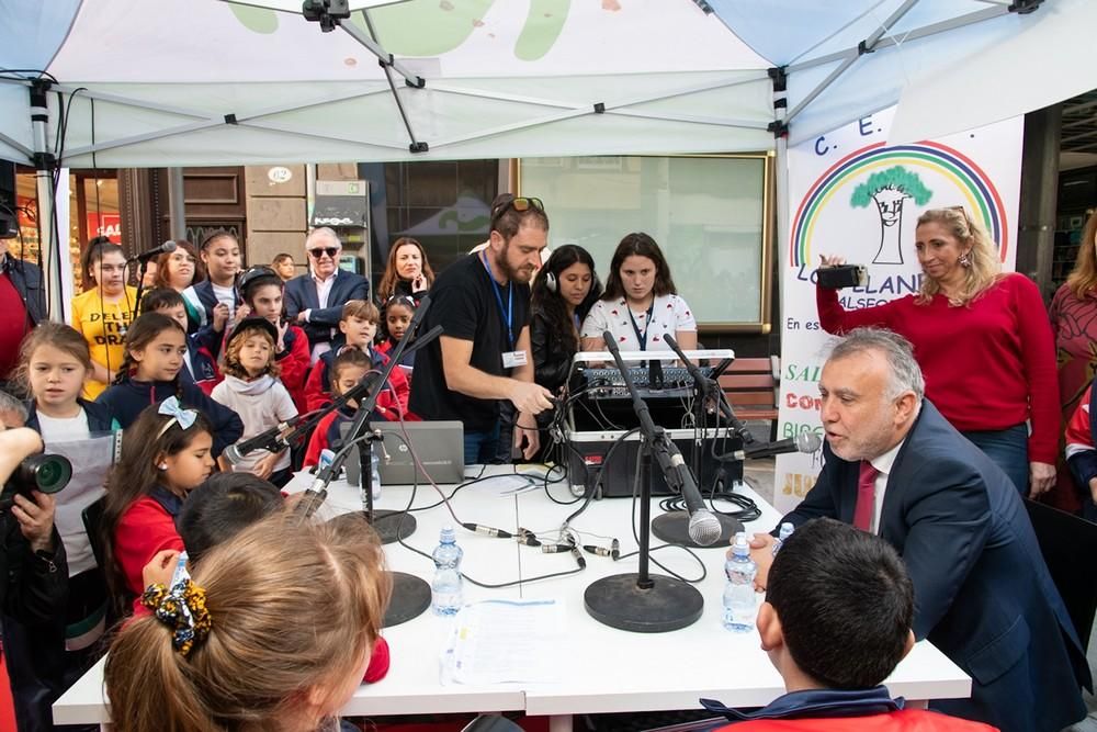 Ángel Víctor Torres participa en el evento 'De Palique, Tu radio en la calle'