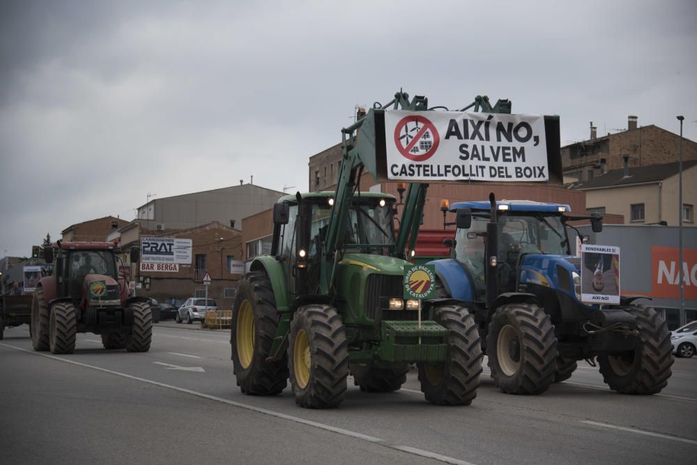 Una vintena de tractors encapçala la marxa lenta contra els macroprojectes de renovables