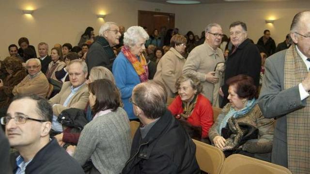 Los asistentes llegan al encuentro del Colegio San Ignacio. | juan de diego