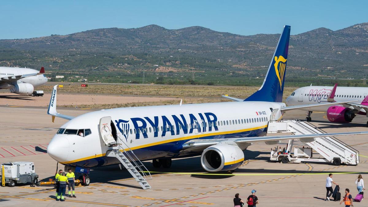 Aviones en el aeropuerto de Castellón.