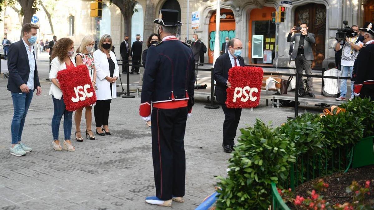 Miquel Iceta realizando la ofrenda en nombre del PSC.