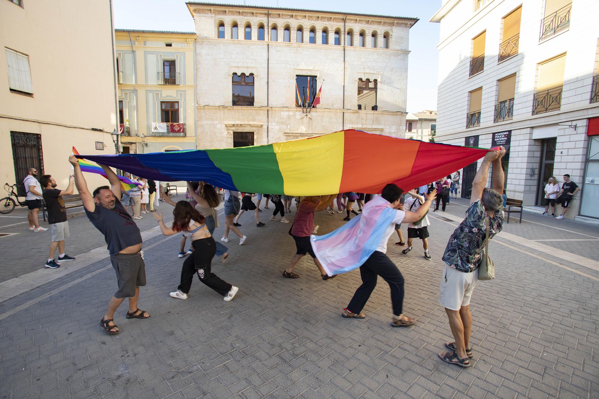 Manifestación del colectivo LGTBIQ+ en Alzira