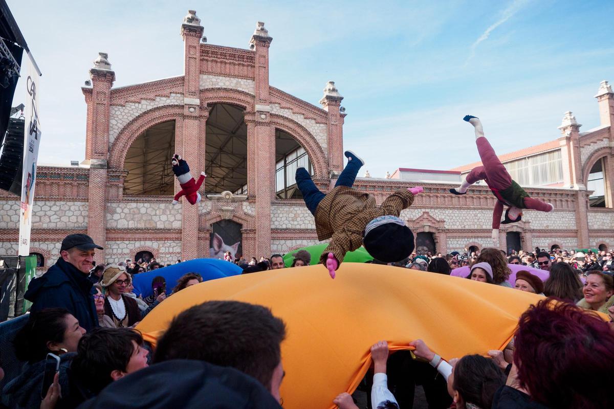 Manteo del pelele en el carnaval de Madrid 2026.