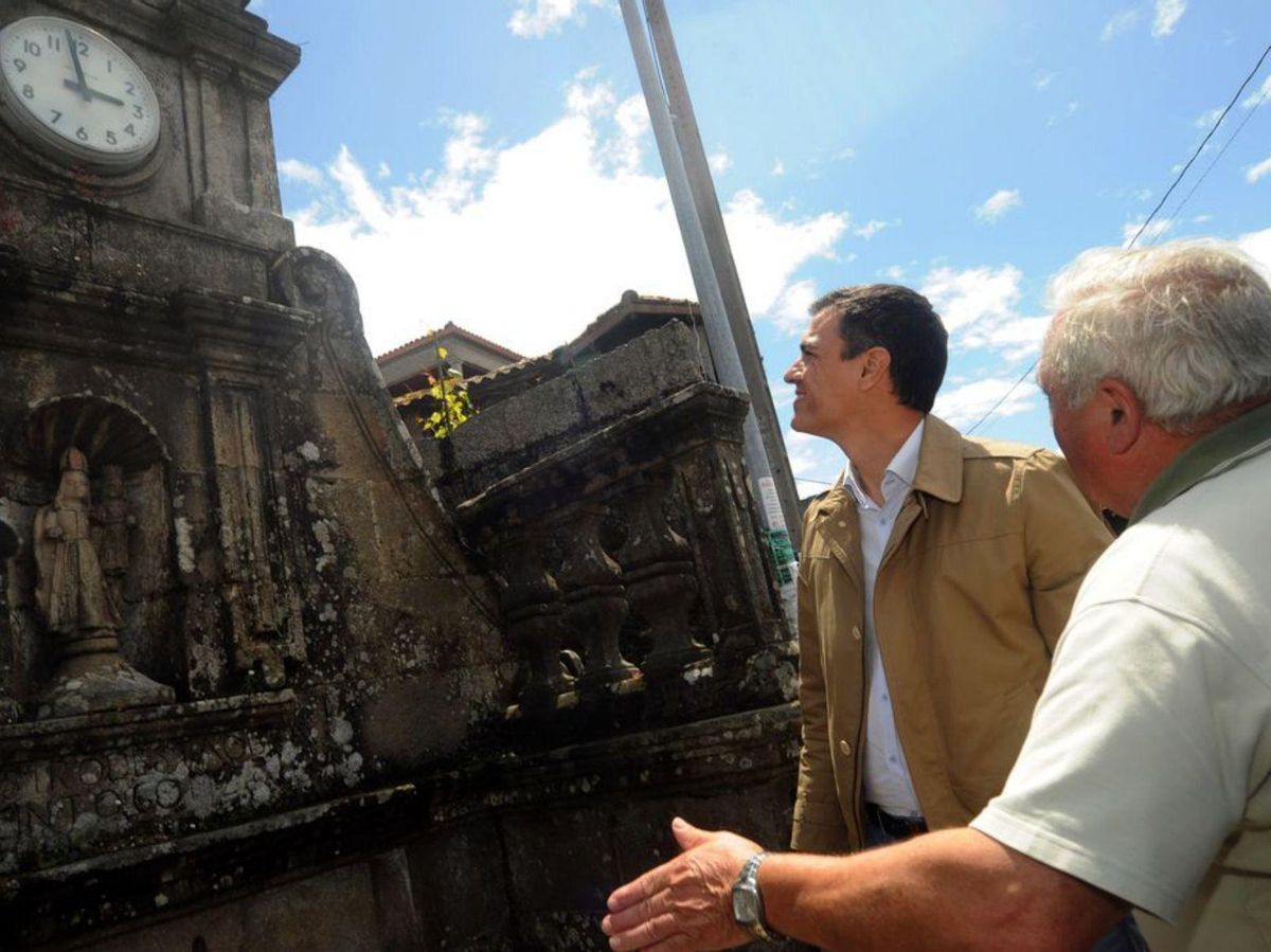Pedro Sánchez bebió de la fuente de Castroagudín en 2016. | // I. ABELLA