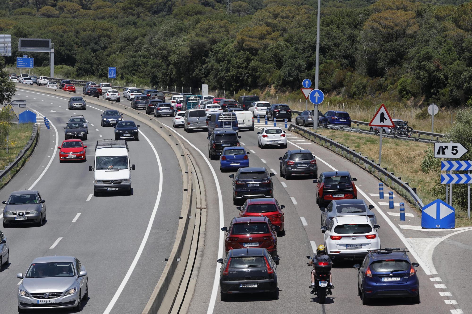 Retencions en carreteres gironines per l'operació tornada de la segona Pasqua