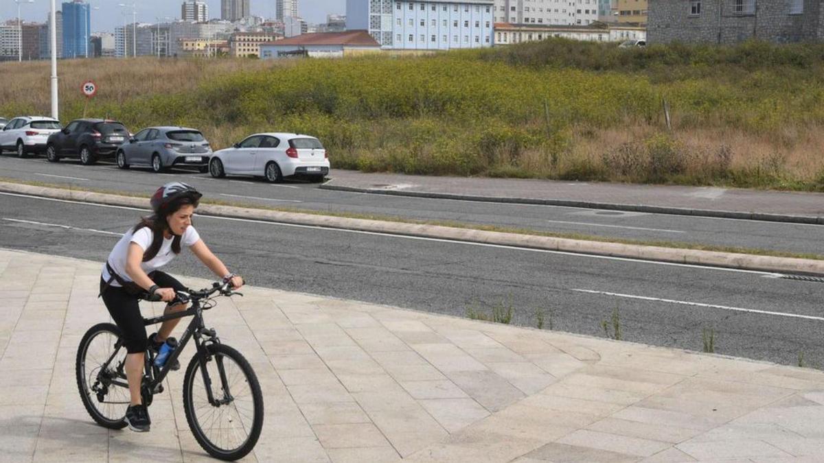 Terrenos de As Percebeiras, vistos desde el paseo marítimo.