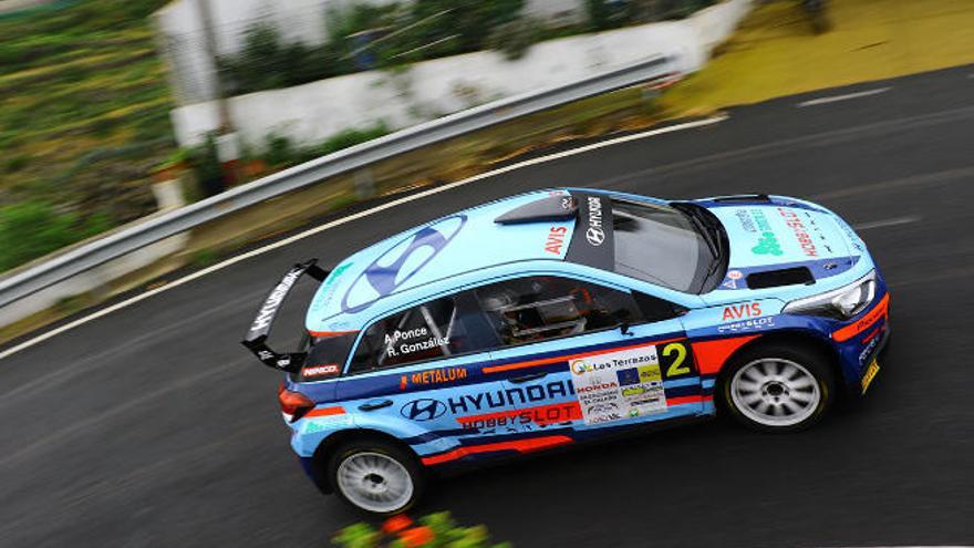 Ponce-González (Hyundai i20 R5) y García-Ruíz (Peugeot 208 T16) están en el grupo de favoritos.