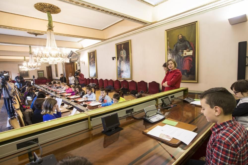 Pleno infantil en el Ayuntamiento de Oviedo
