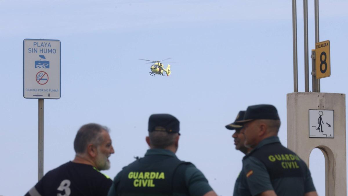 Un avilesino de 19 años, el bañista desaparecido en la playa de Salinas: "Es una desgracia; la mar es muy traicionera"
