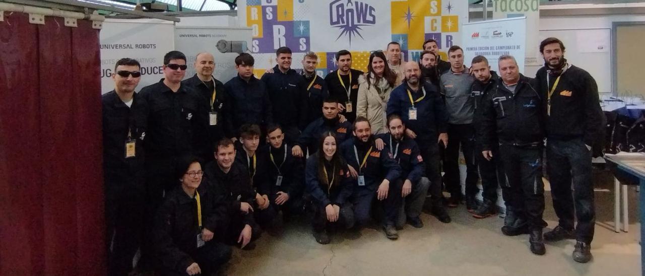 Alumnos y profesores participantes en la primera edición de Crows, campeonato colaborativo de robots de soldadura, organizado en Tarragona. | Cedida