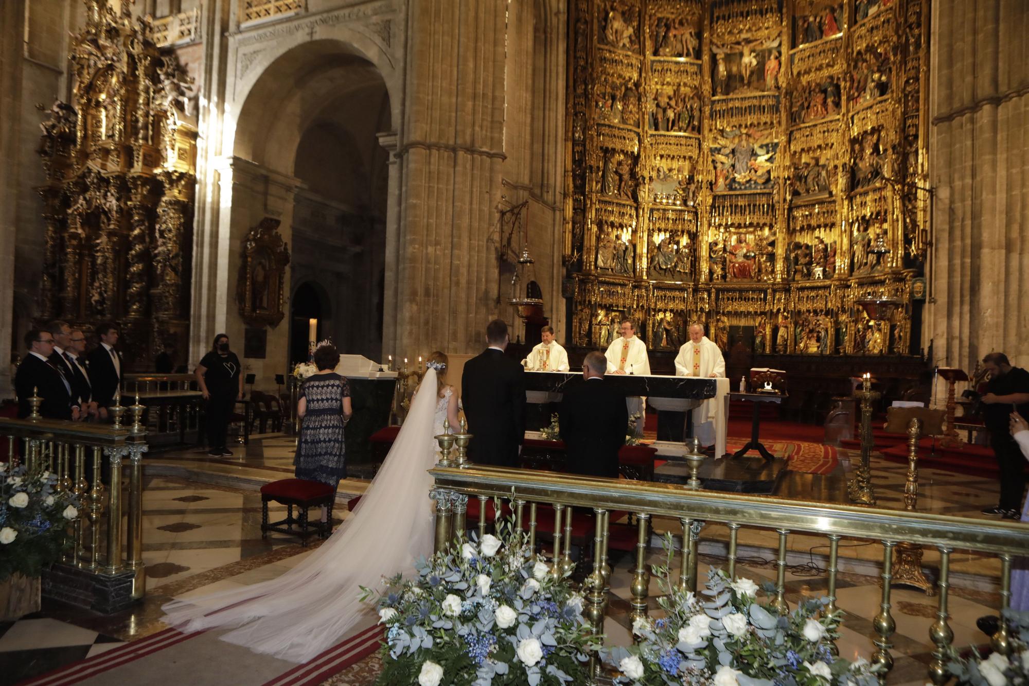 EN IMÁGENES: Oviedo acoge la boda de Paula Canga, hija de Diego Canga, consejero en la Comisión Europea