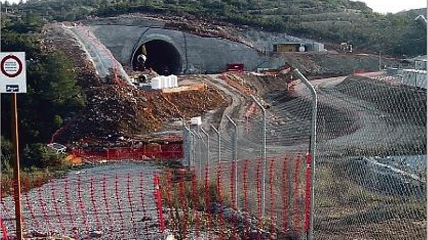 L&#039;estat de les obres de construcció del túnel al terme de Figueres.