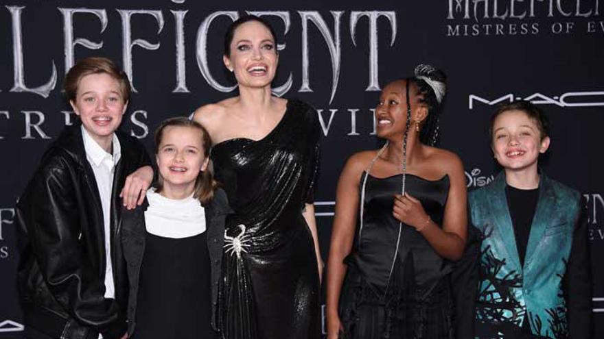 Angelina Jolie presenta Maléfica rodeada de sus hijos