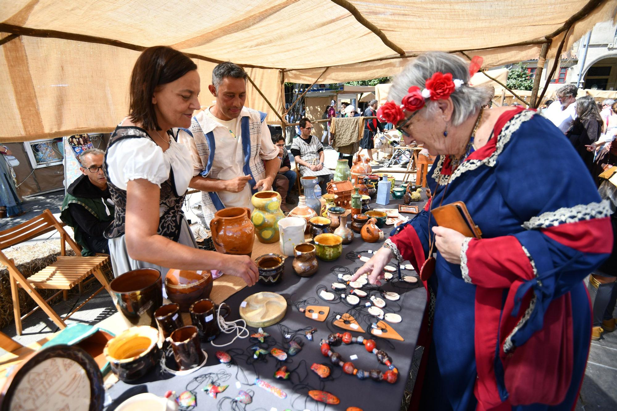 Cortesanos, bufones, damas y caballeros celebran el retorno de su señor: la Feira Franca anima Pontevedra