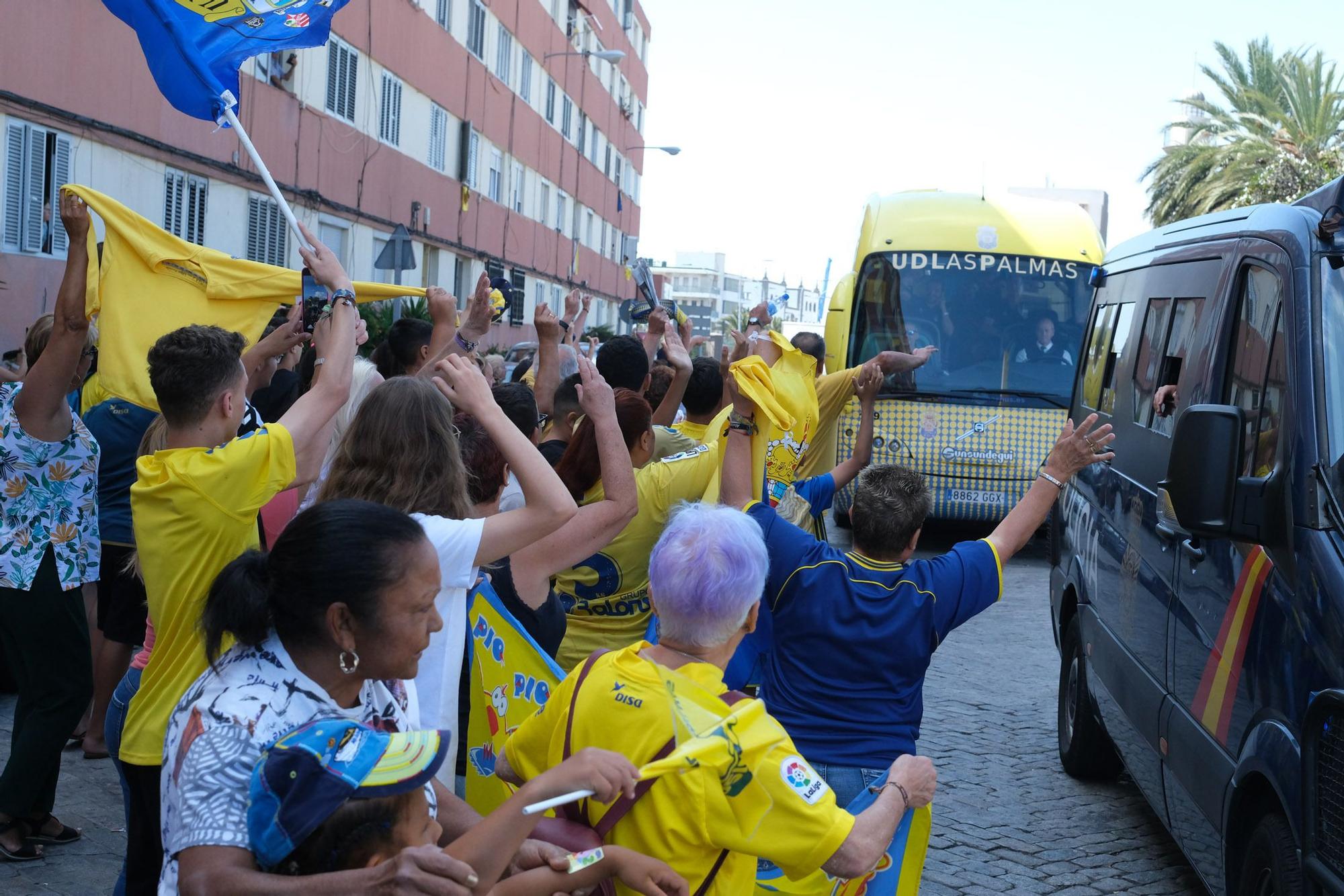 Gobierno de Canarias, Cabildo y Ayuntamiento agasajan a la UD Las Palmas