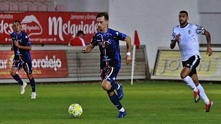 El Zamora inicia una contra en el partido contra el Salamanca UDS.