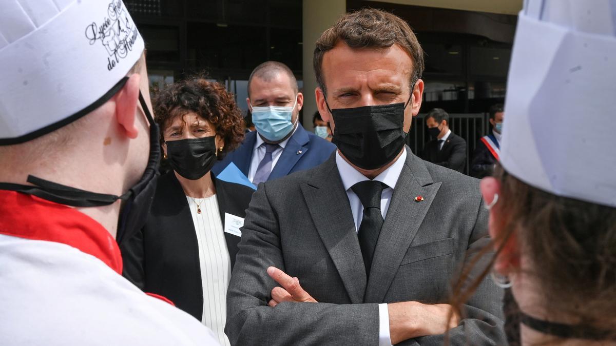 Emmanuel Macron durant la seva visita a la regió de Drome