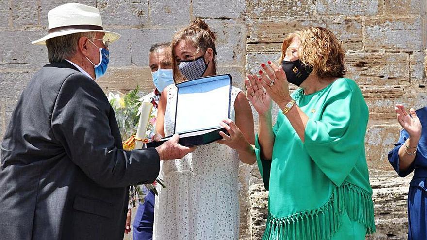 Armengol homenajea en Alcúdia a Antoni Maria Ques.