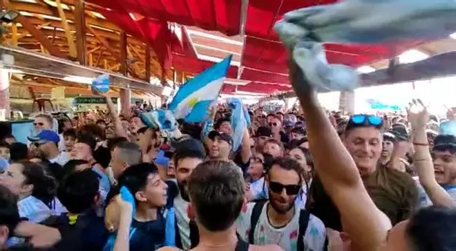 Así celebran la victoria los argentinos en Tenerife